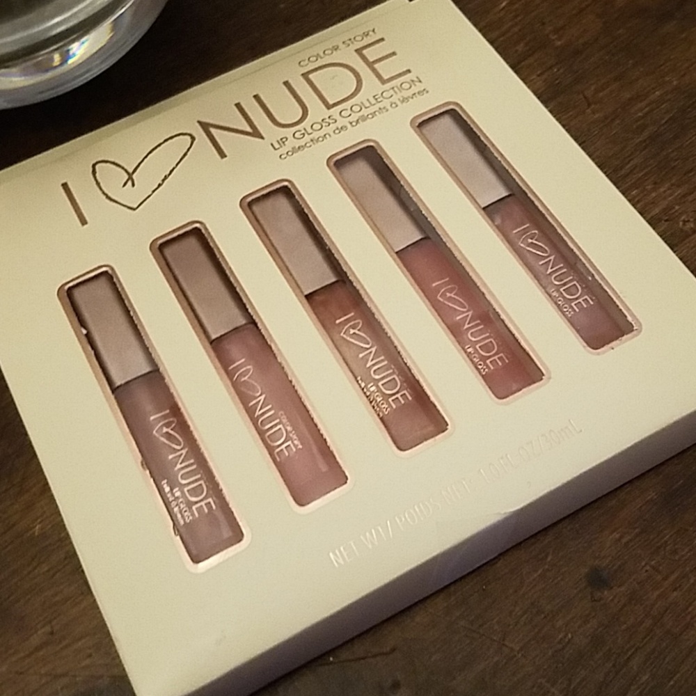 Color story I Love nude lip gloss collection